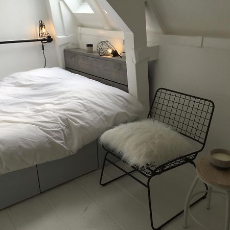 Two Bedroom Apartment In Historic Canalhouse From 1618 - City Centre Amsterdam Exterior photo